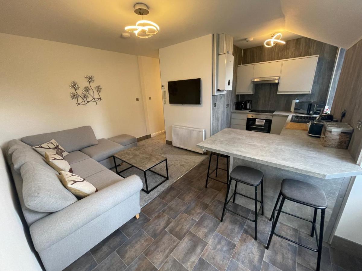 Crown Aros Beag, Ultra City Central 2 Bedroom Apartment With Free Parking Onsite 因弗内斯 外观 照片